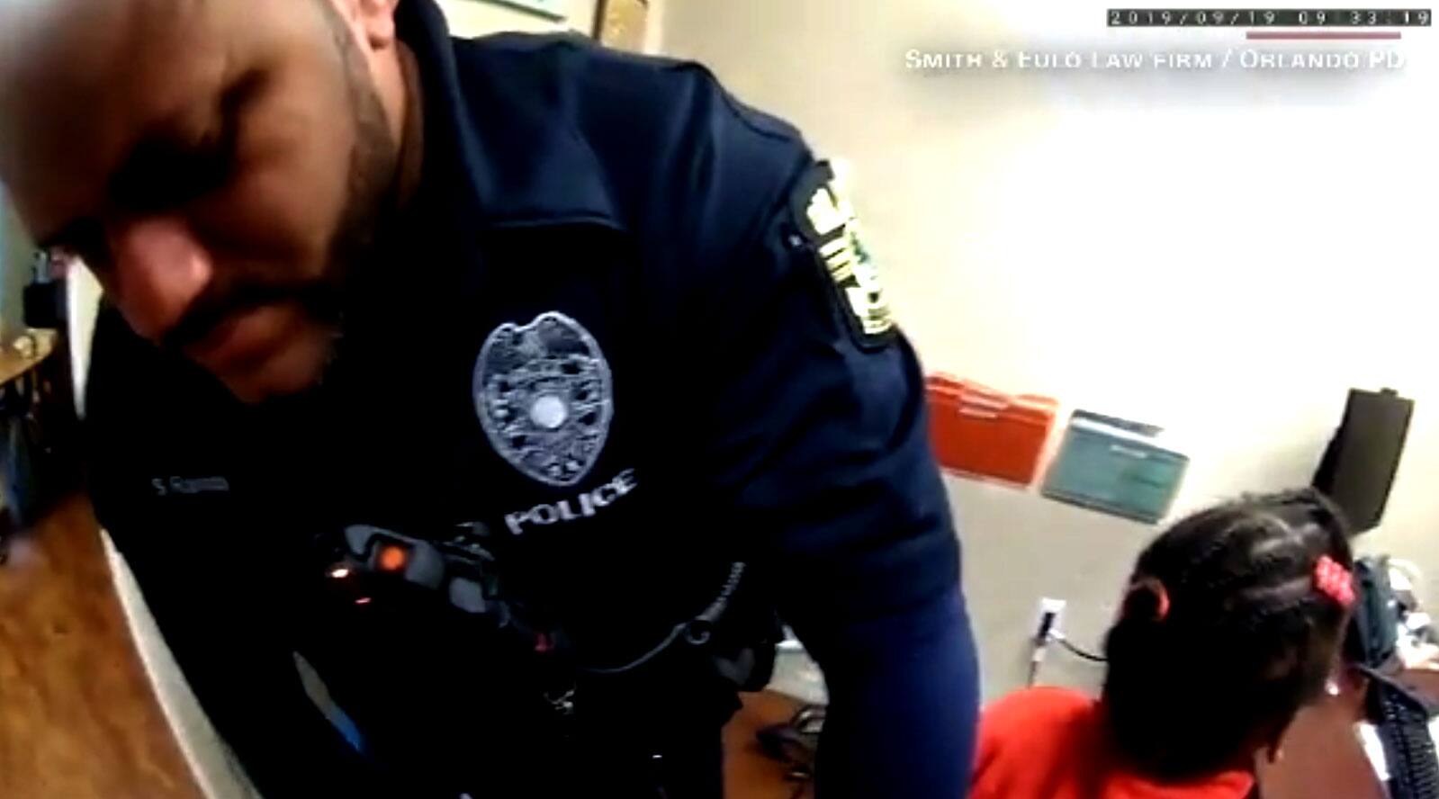 Bonne baise pour l'agente de police Bonne baise pour l'agente de police